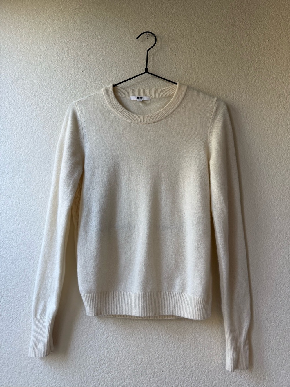 Uniqlo 100% cashmere Cream Crew Neck Sweater - Picture 2 of 11